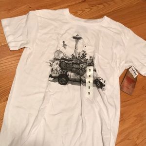 BRAND NEW Zumiez Seattle Spaceneedle t shirt